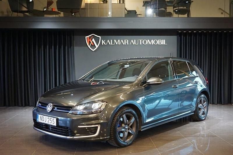 Grå Begagnad 2016 VW Golf VII GTE Halvkombi | 159 900 kr (Marknadspris) - Bild 1/4