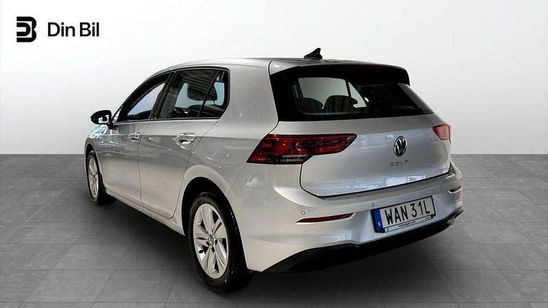 Begagnad VW Golf VIII 110 HK (80 kW) 2023 Silver Halvkombi