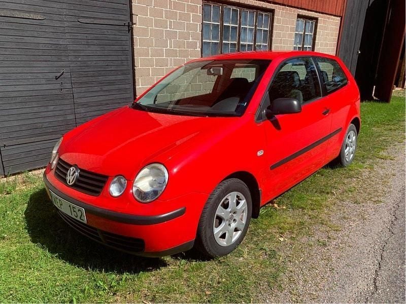 Röd Begagnad 2005 VW Polo Basis Halvkombi | 29 500 kr (Dyr) - Bild 1/4