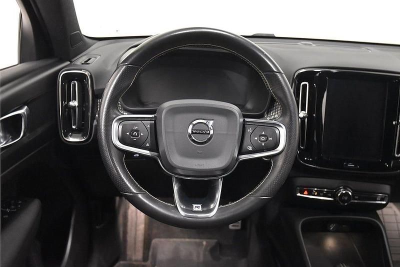 Begagnad Volvo XC40 R-Design 163 HK (119 kW) 2020 Svart SUV