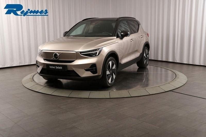 Ljusgrå (bright dusk metallic) Begagnad 2024 Volvo XC40 Ultimate SUV | 459 900 kr (Marknadspris) - Bild 1/4