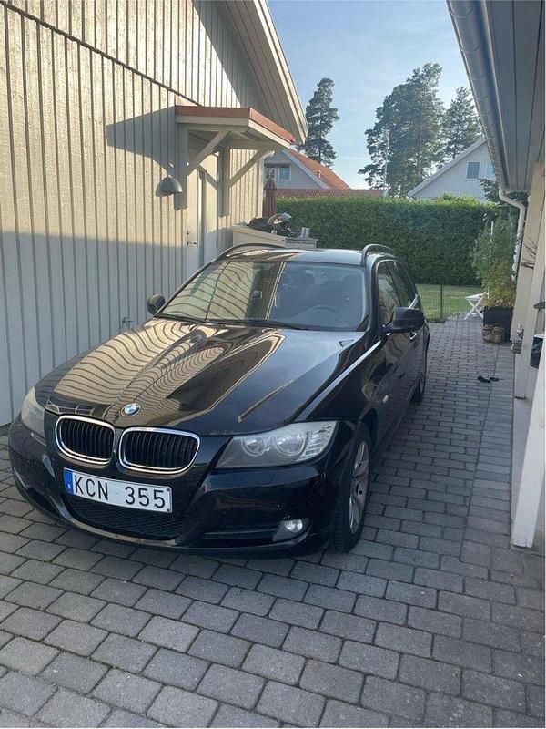 Svart Begagnad 2010 BMW 316 Comfort Edition Kombi | 29 000 kr (Bra pris) - Bild 1/1
