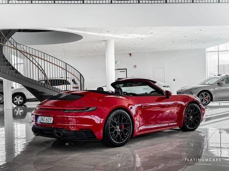 Begagnad Porsche 911 Carrera GTS 480 HK (353 kW) 2022 Carmine red