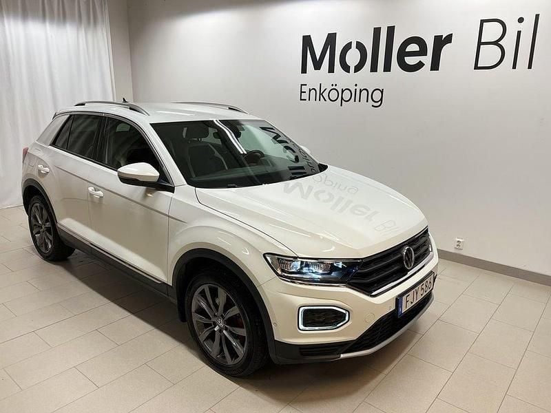 Vit (pure white) Begagnad 2018 VW T-Roc GT SUV | 219 000 kr (Marknadspris) - Bild 1/4