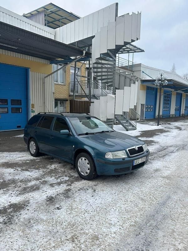 Blåmetallick Begagnad 2003 Skoda Octavia Tour Kombi | 14 500 kr (Superpris) - Bild 1/4