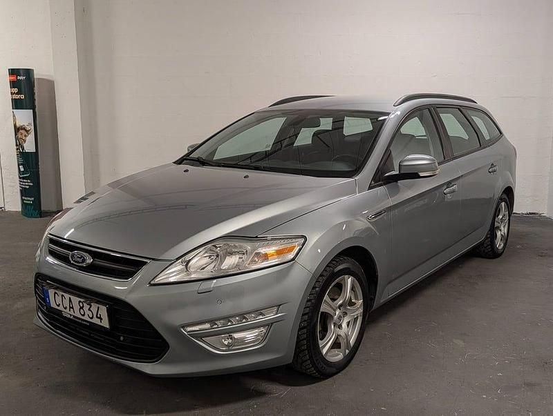 Begagnad Ford Mondeo Sport 140 HK (102 kW) 2013 Grå Kombi