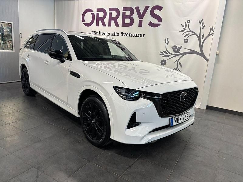 Vit (arctic white) Ny 2024 Mazda CX-80 Homura-Line SUV | 676 500 kr (Lite dyr) - Bild 1/4