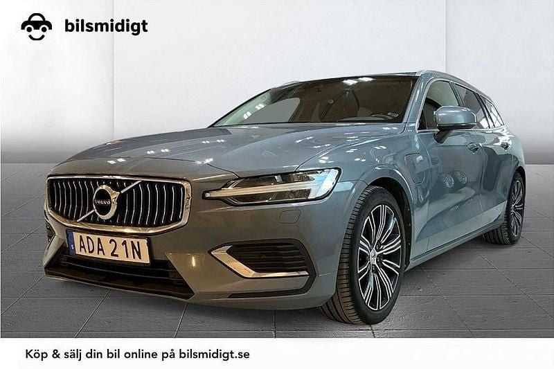 Grå Begagnad 2021 Volvo V60 Kombi | 264 800 kr (Marknadspris) - Bild 1/3
