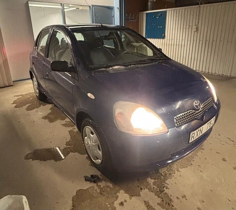 Begagnad 2000 Toyota Yaris Halvkombi | 19 800 kr (Marknadspris) - Bild 1/4