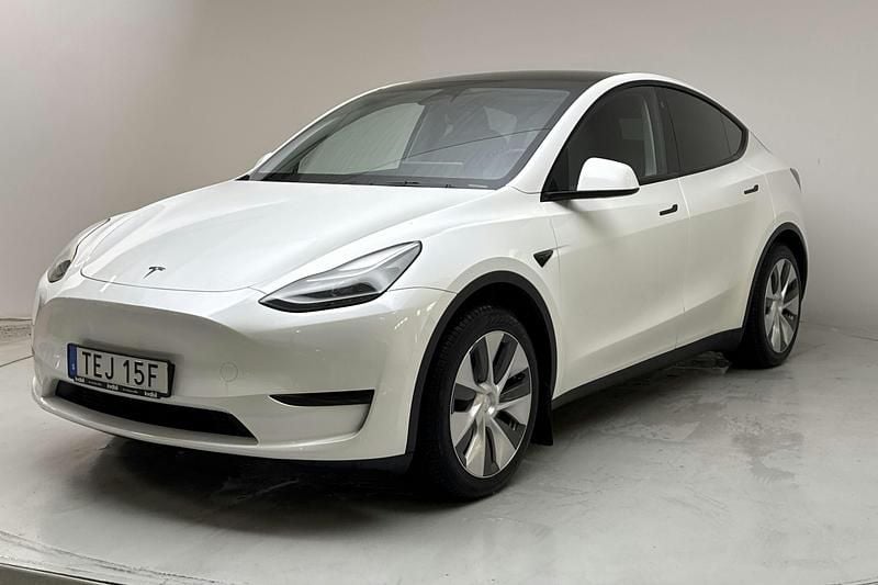 Vit Begagnad 2024 Tesla Model Y RWD SUV | 374 900 kr (Marknadspris) - Bild 1/4