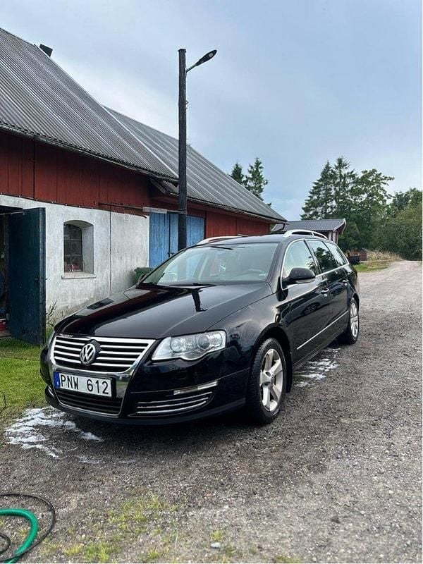 Svart Begagnad 2009 VW Passat Sportline Kombi | 38 500 kr - Bild 1/4