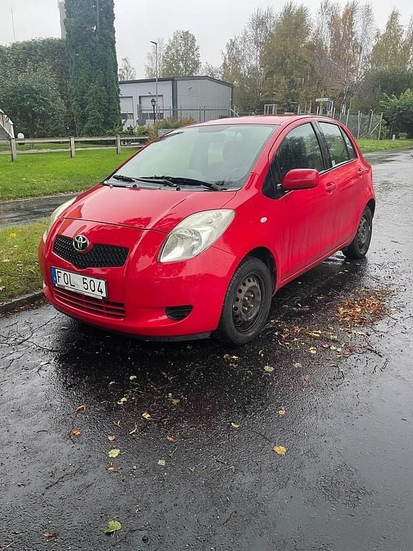 Begagnad 2007 Toyota Yaris Halvkombi | 29 000 kr (Bra pris) - Bild 1/4