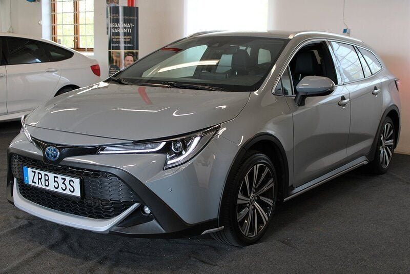 Grå Begagnad 2022 Toyota Corolla Kombi | 279 900 kr - Bild 1/4