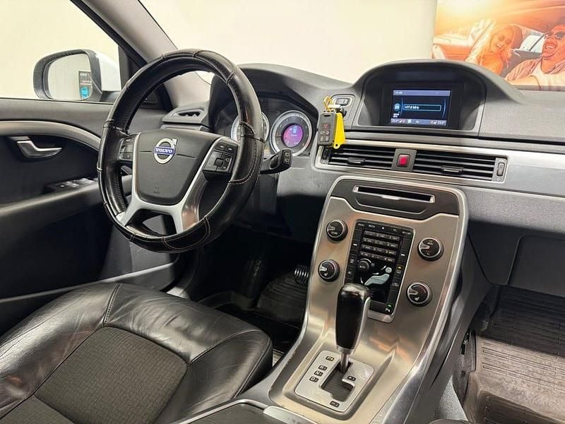 Begagnad Volvo V70 Momentum 180 HK (132 kW) 2011 Vit Kombi