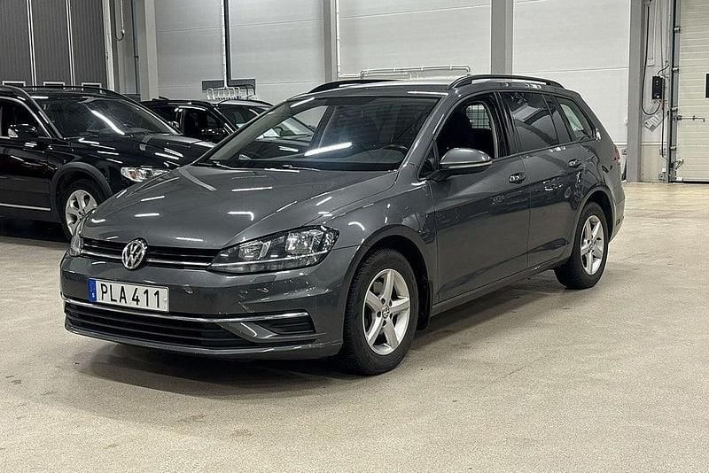 Grå Begagnad 2017 VW Golf VII Kombi | 99 900 kr (Bra pris) - Bild 1/4