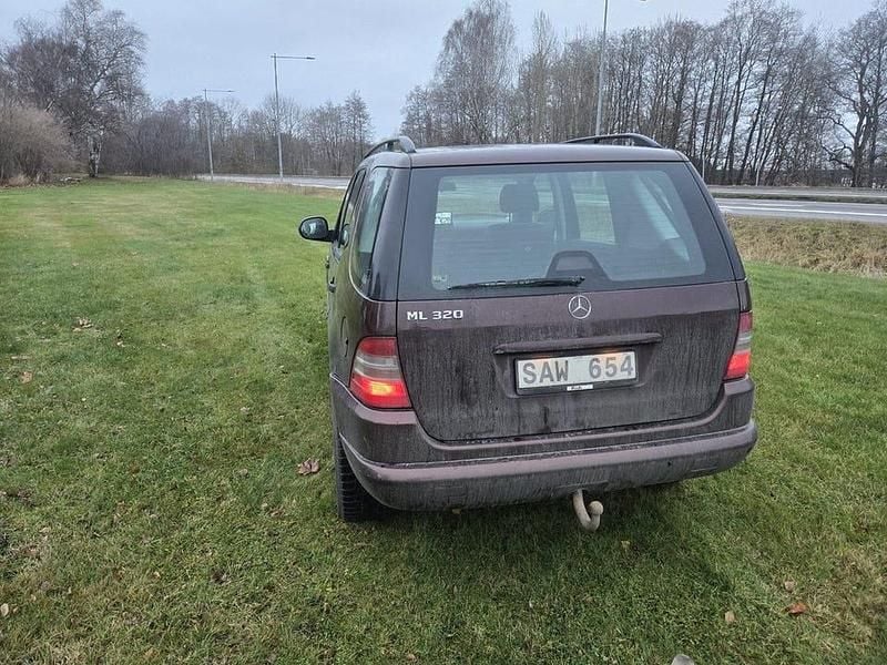 Begagnad Mercedes ML320 218 HK (160 kW) 2000 Ljusbrun SUV