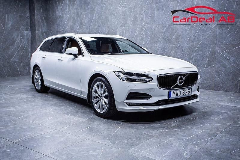 Vit Begagnad 2017 Volvo V90 Momentum Kombi | 148 800 kr (Lite dyr) - Bild 1/4