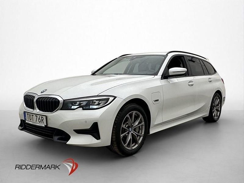 Begagnad BMW 330 Sport Line 292 HK (214 kW) 2022 Vit Kombi