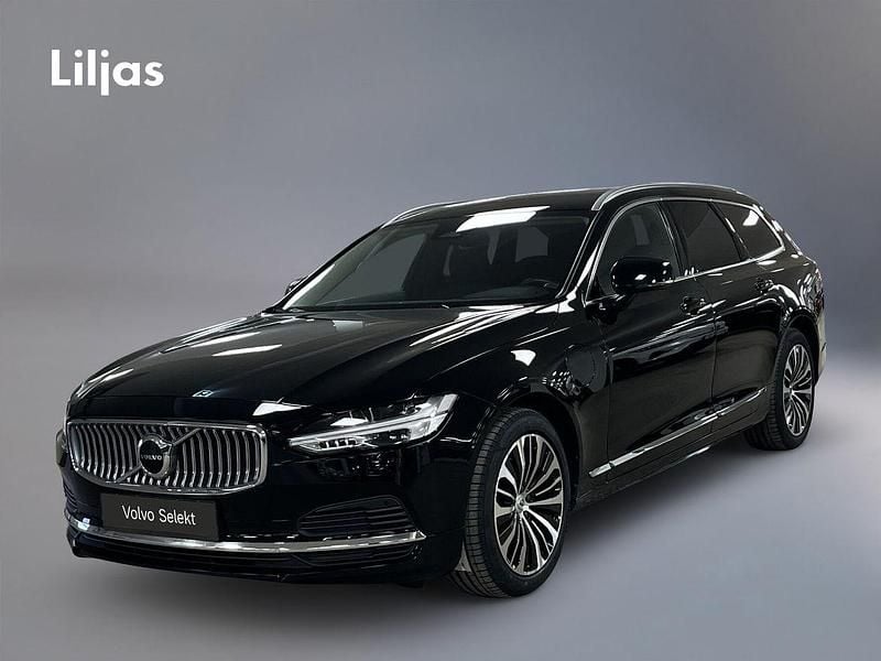 Begagnad Volvo V90 Core 350 HK (257 kW) 2023 Svart Kombi