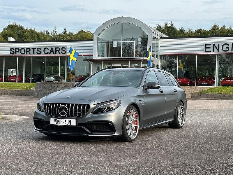Grå Begagnad 2017 Mercedes C63S AMG AMG Halvkombi | 585 000 kr (Marknadspris) - Bild 1/4