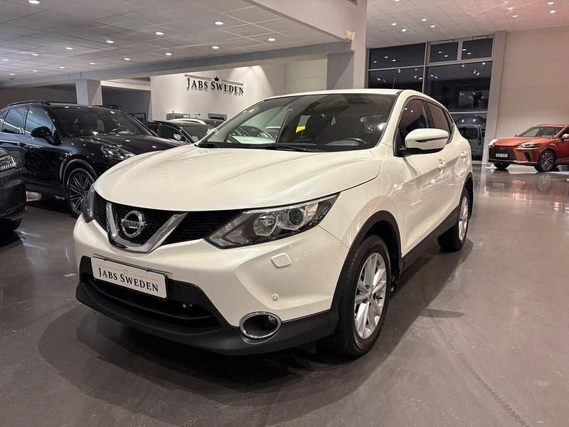 Vit metallic Begagnad 2015 Nissan Qashqai Acenta SUV | 89 900 kr (Bra pris) - Bild 1/4