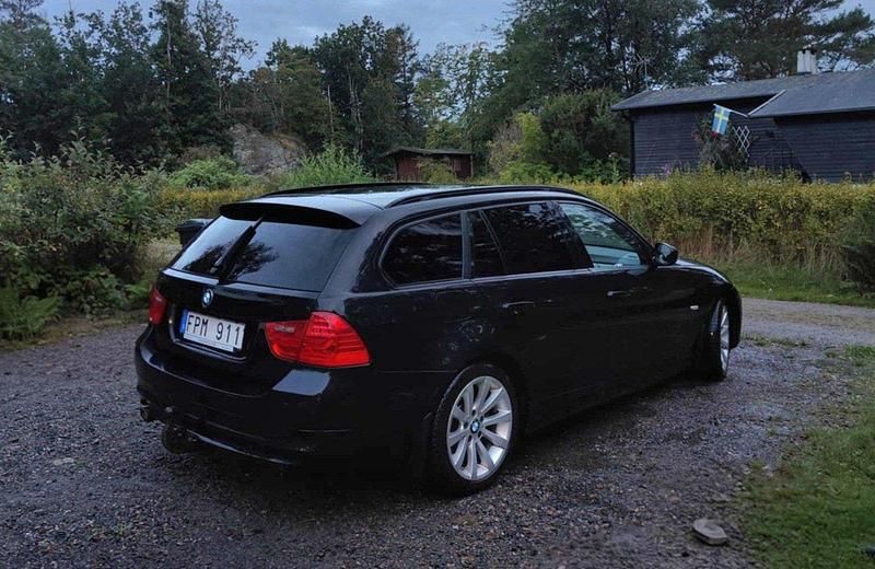 Svart Begagnad 2011 BMW 320 Kombi | 80 000 kr (Lite dyr) - Bild 1/4