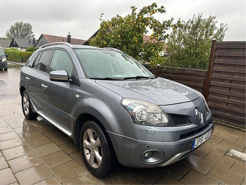 Grå Begagnad 2008 Renault Koleos SUV | 65 000 kr (Marknadspris) - Bild 1/4