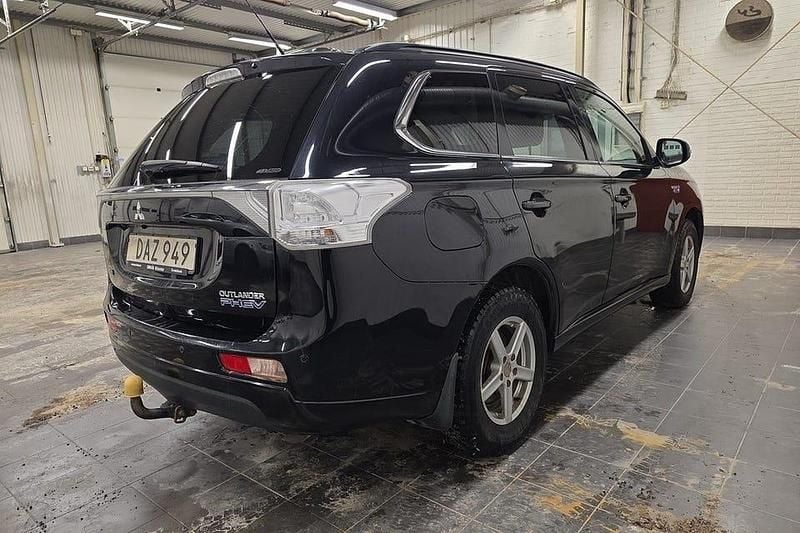 Begagnad Mitsubishi Outlander 203 HK (149 kW) 2014 Svart SUV