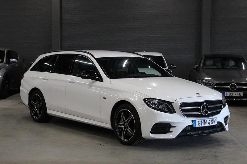 Vit Begagnad 2019 Mercedes E300 AMG Kombi | 339 000 kr (Lite dyr) - Bild 1/4