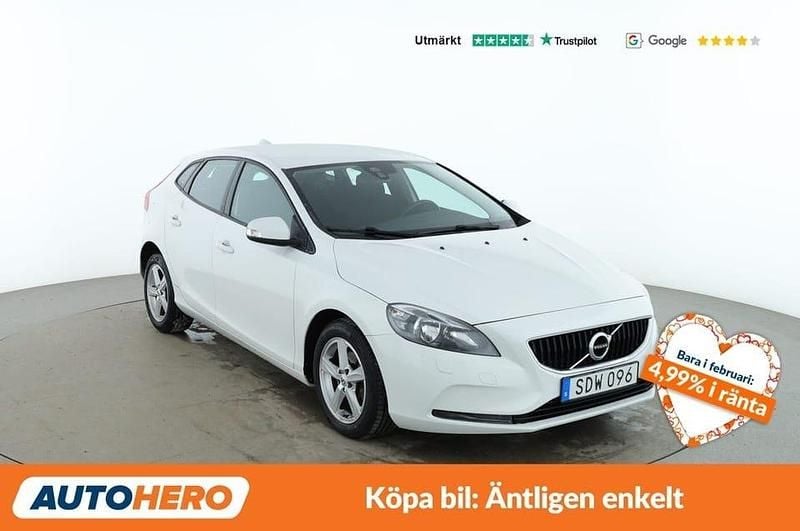 Begagnad Volvo V40 Kinetic 121 HK (88 kW) 2017 Vit Halvkombi