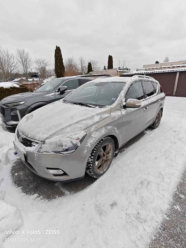 Begagnad 2010 Kia Ceed Halvkombi | 20 000 kr (Superpris) - Bild 1/3