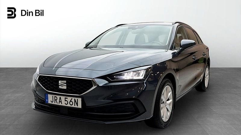 Grå Begagnad 2024 Seat Leon Kombi | 229 000 kr (Marknadspris) - Bild 1/4