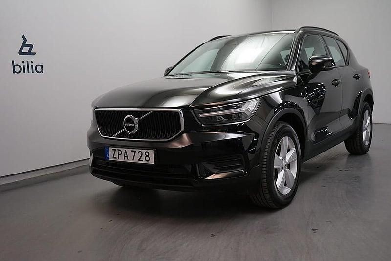 Svart Begagnad 2019 Volvo XC40 Kinetic SUV | 269 500 kr (Marknadspris) - Bild 1/3