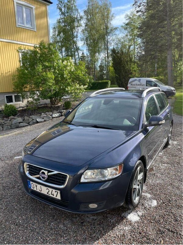 Blå Begagnad 2012 Volvo V50 Standard Kombi | 67 000 kr (Marknadspris) - Bild 1/4