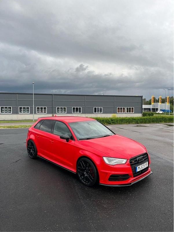 Röd Begagnad 2014 Audi S3 Halvkombi | 272 000 kr (Dyr) - Bild 1/4