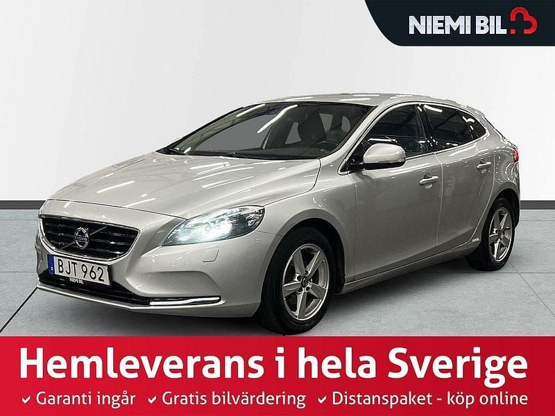 Silver Begagnad 2015 Volvo V40 Kombi | 109 900 kr (Marknadspris) - Bild 1/3