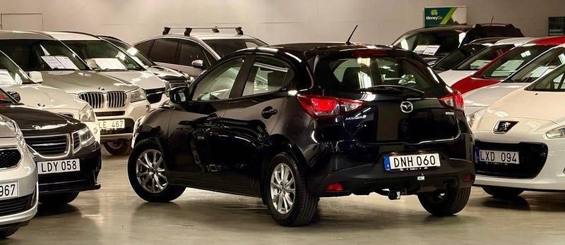 Begagnad Mazda 2 90 HK (66 kW) 2016 Svart Halvkombi