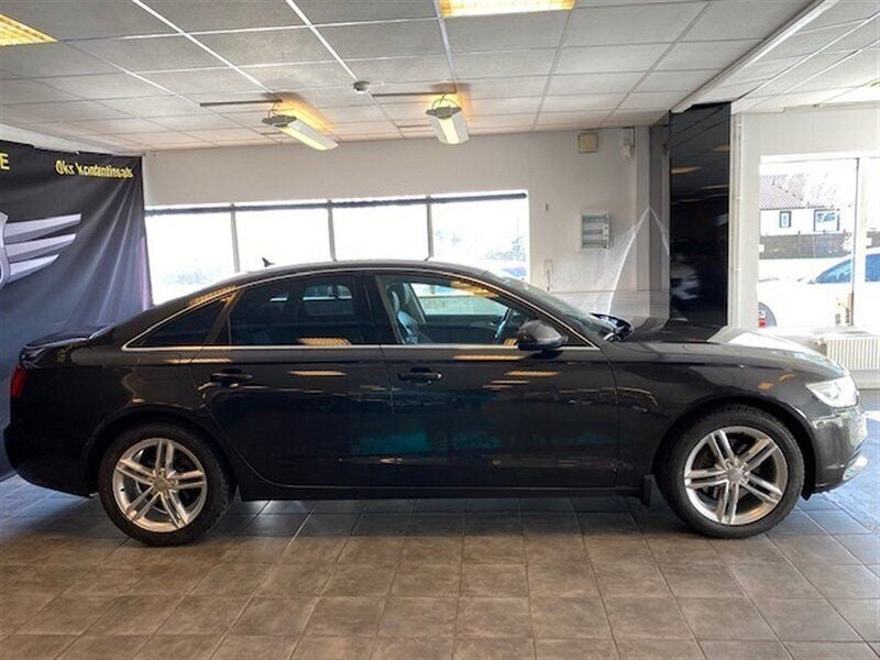 Begagnad Audi A6 177 HK (130 kW) 2011 Grå (svart metallic) Sedan