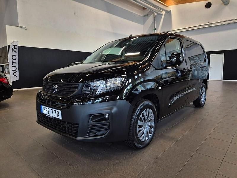 Svart Begagnad 2023 Peugeot E-Partner Minibuss | 309 900 kr (Bra pris) - Bild 1/4