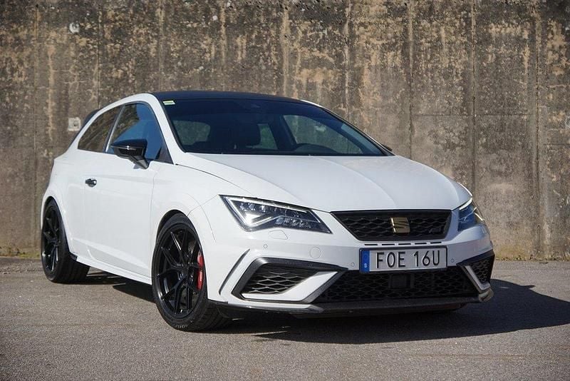 Vit Begagnad 2018 Seat Leon SC Beats Halvkombi | 259 000 kr - Bild 1/4
