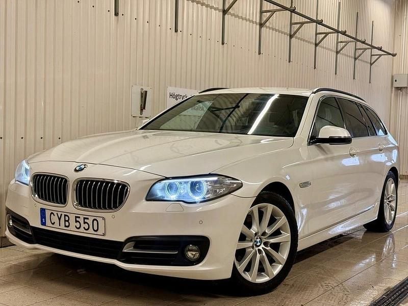 Vit Begagnad 2015 BMW 520 Kombi | 164 000 kr (Marknadspris) - Bild 1/4