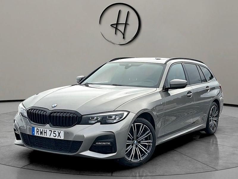 Begagnad BMW 330e M Sport 184 HK (135 kW) 2021 Grå Kombi