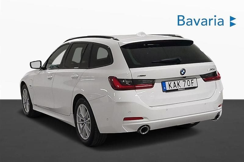 Begagnad BMW 330e Shadowline 292 HK (214 kW) 2023 Kombi