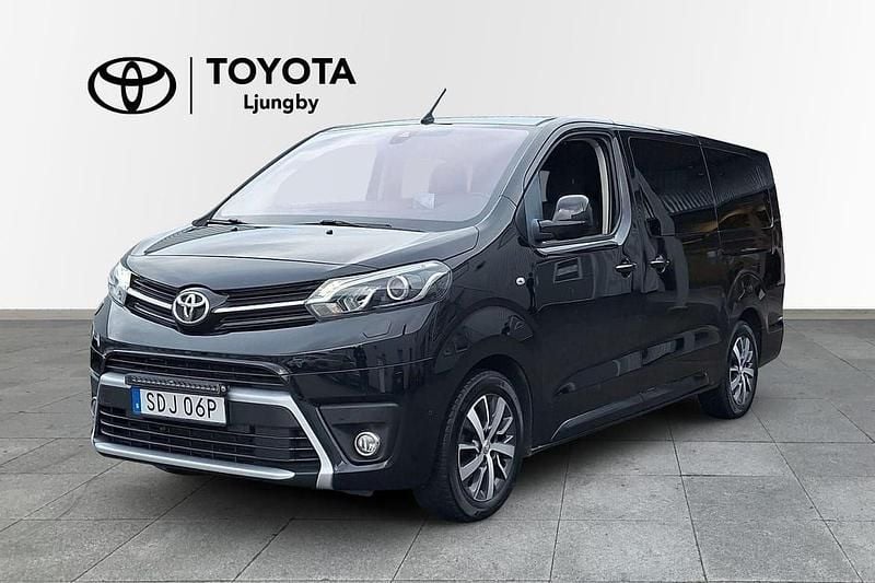 Svart Begagnad 2019 Toyota Proace Verso Premium Kombi | 319 000 kr (Superpris) - Bild 1/4