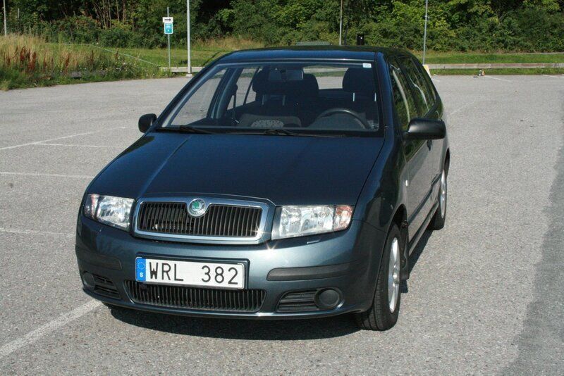 Grå Begagnad 2005 Skoda Fabia Kombi | 29 900 kr (Marknadspris) - Bild 1/4