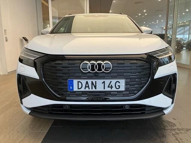 Begagnad Audi Q4 e-tron S-Line 210 kW (286 HK) 2025 Glaciärvit metallic SUV