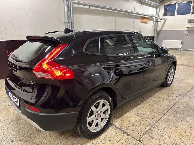 Begagnad 2018 Volvo V40 Business Edition Halvkombi | 159 000 kr (Marknadspris) - Bild 1/4