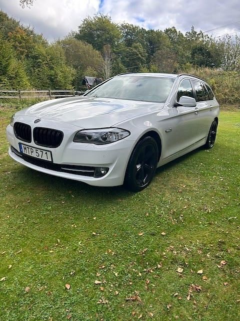 Begagnad 2012 BMW 520 Kombi | 85 000 kr (Marknadspris) - Bild 1/4
