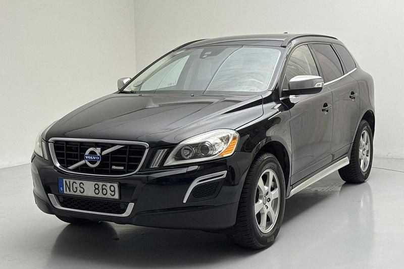 Svart Begagnad 2013 Volvo XC60 R-Design SUV | 91 000 kr (Superpris) - Bild 1/4