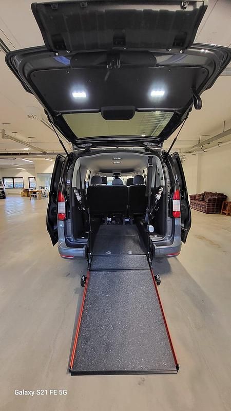 Begagnad Ford Tourneo 2025 Kombi